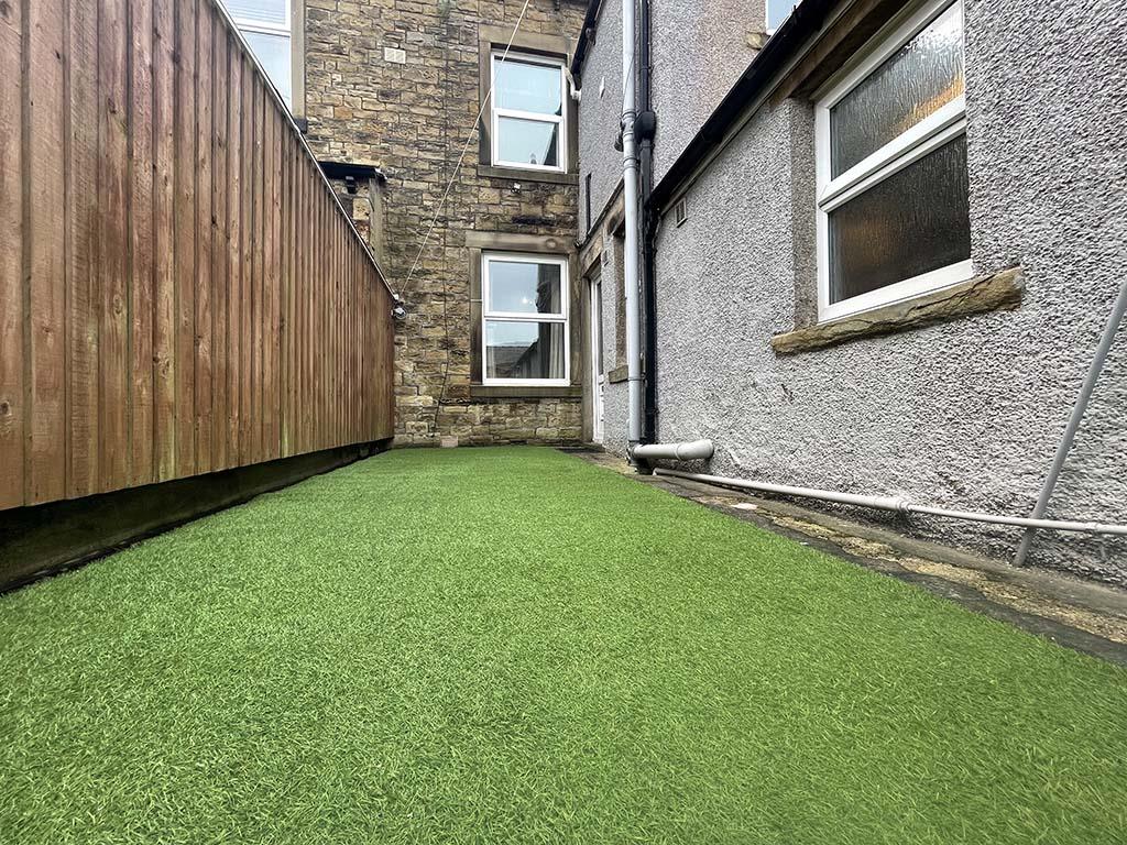1 bedroom flat Let Agreed in Barnoldswick - Externally